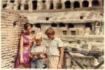Autor (první zprava) v Koloseu v roce 1976