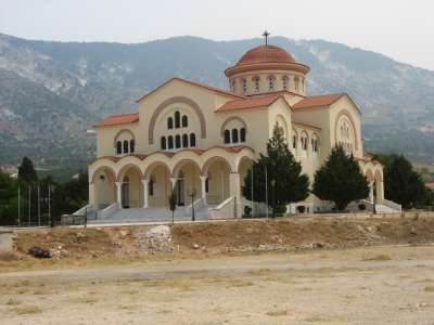 1. Klášter Sv. Georgiose (patrona ostrova)